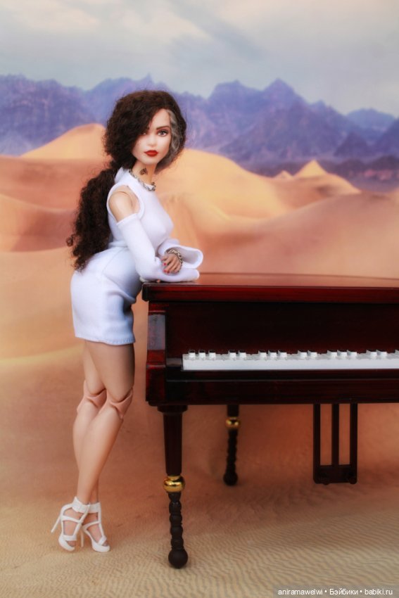 Карина за роялем — Коллекции шарнирных