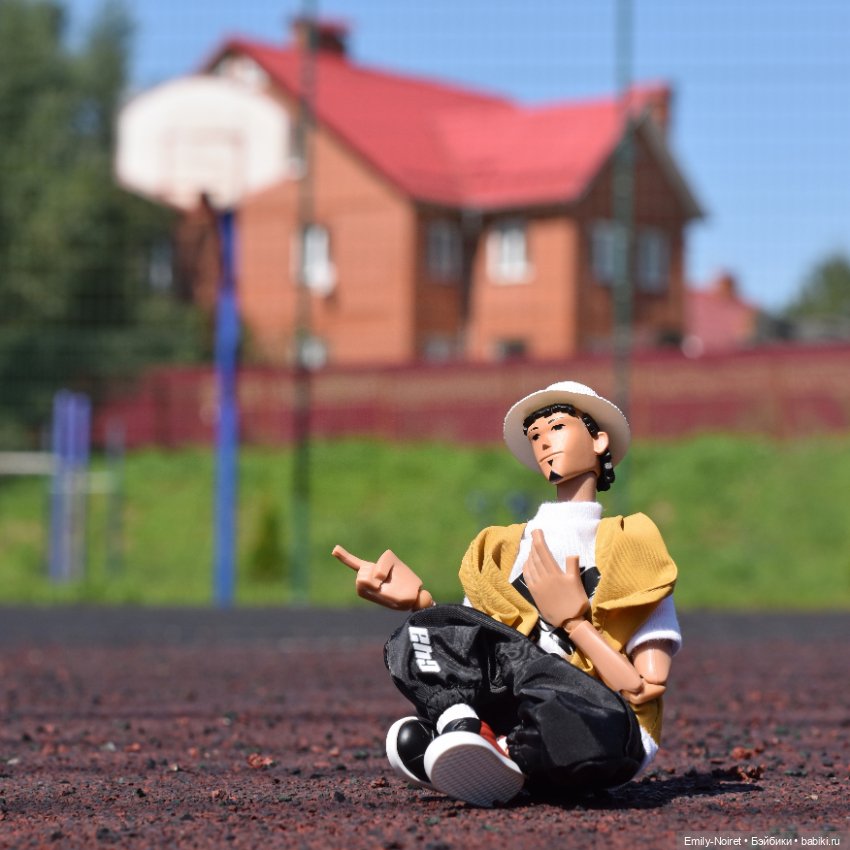 Фото-подборка: Мальчишки — Коллекции игровых кукол (Playline): фото полок (фото 6)