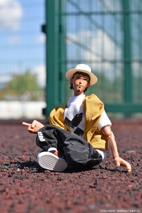 Фото-подборка: Мальчишки — Коллекции игровых кукол (Playline): фото полок (фото 7)