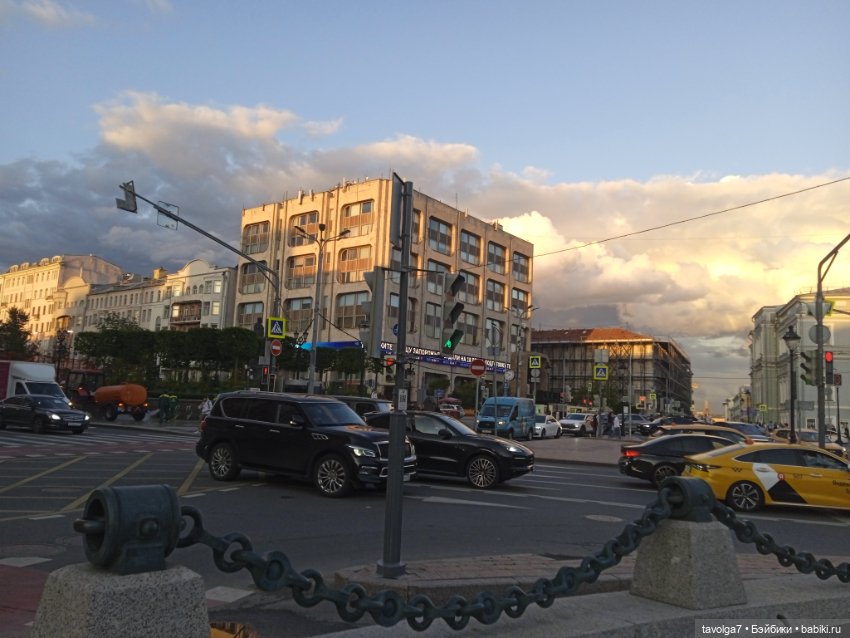 Lori и Eve Lynna - вечером в Москве