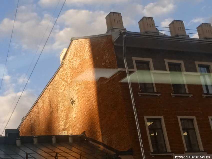 Lori и Eve Lynna - вечером в Москве