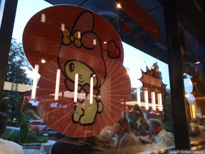 Lori и Eve Lynna - вечером в Москве