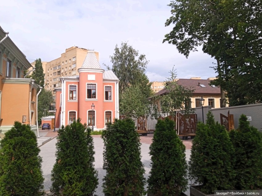 Lori и Eve Lynna - вечером в Москве