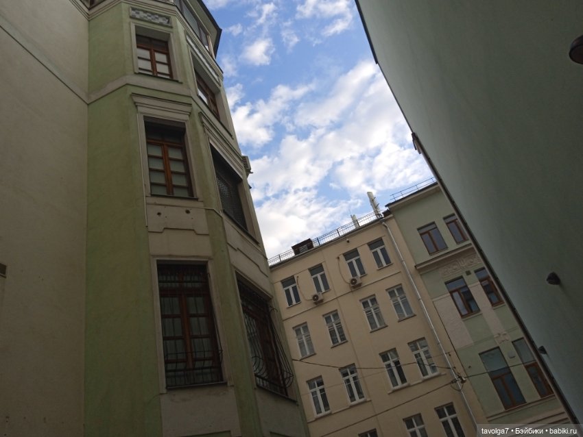 Lori и Eve Lynna - вечером в Москве