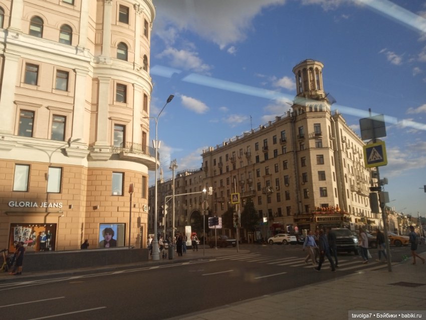 Lori и Eve Lynna - вечером в Москве