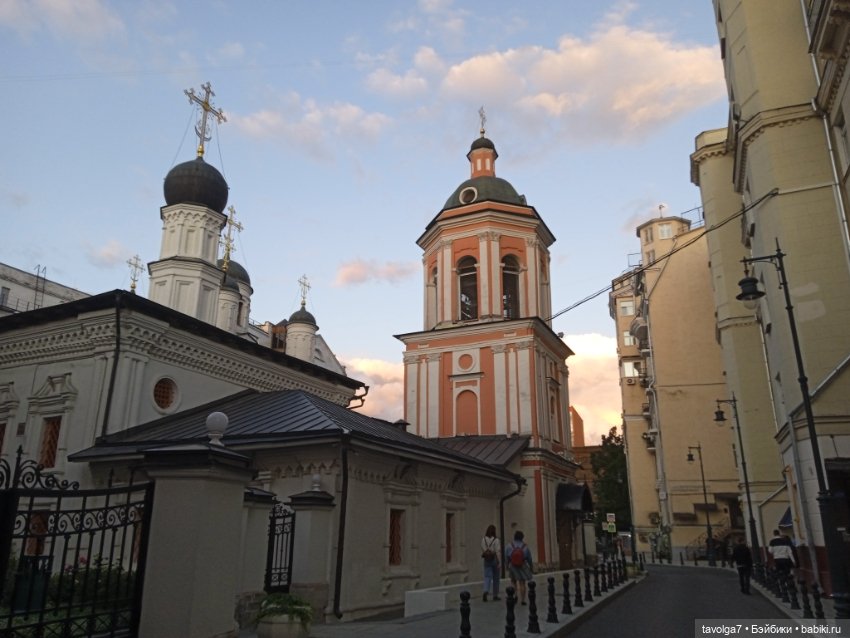 Lori и Eve Lynna - вечером в Москве