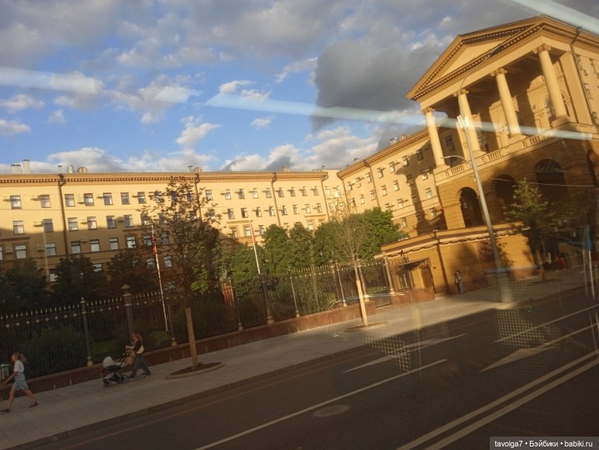 Lori и Eve Lynna - вечером в Москве