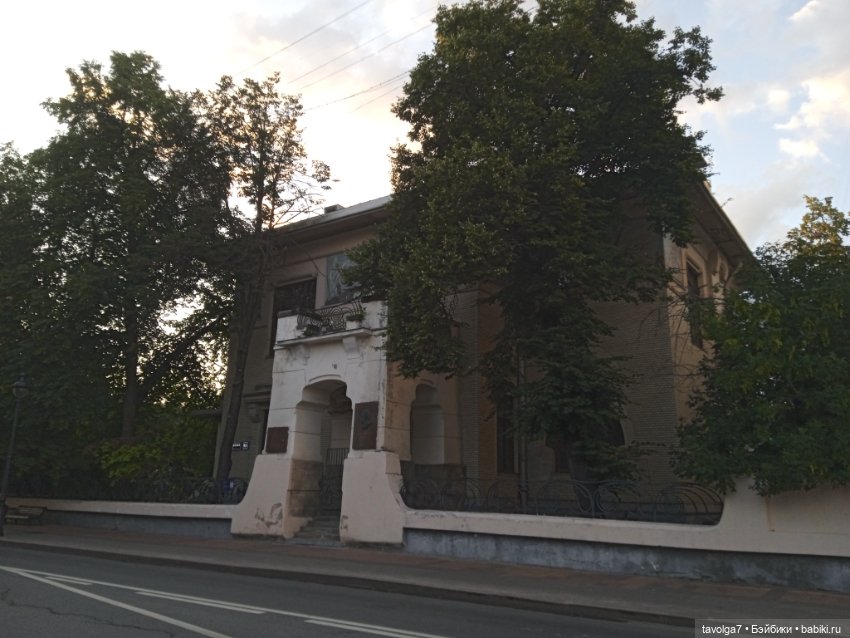 Lori и Eve Lynna - вечером в Москве