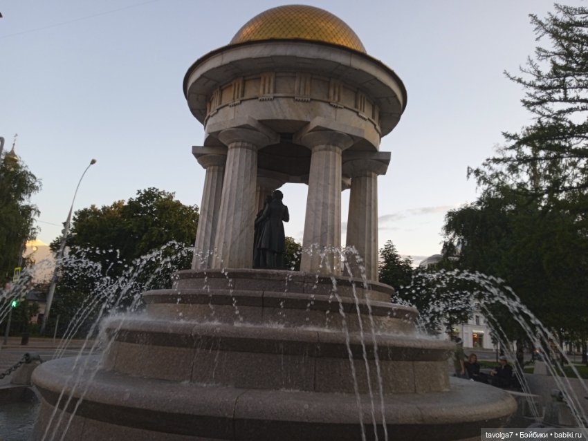 Lori и Eve Lynna - вечером в Москве