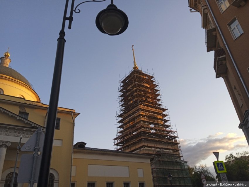 Lori и Eve Lynna - вечером в Москве