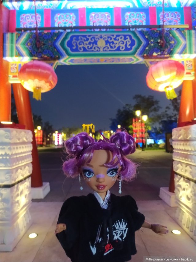 Лила прогулка мистическим вечером