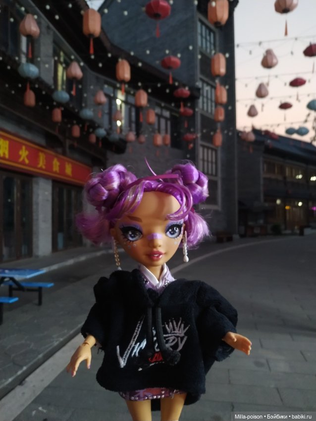 Лила прогулка мистическим вечером