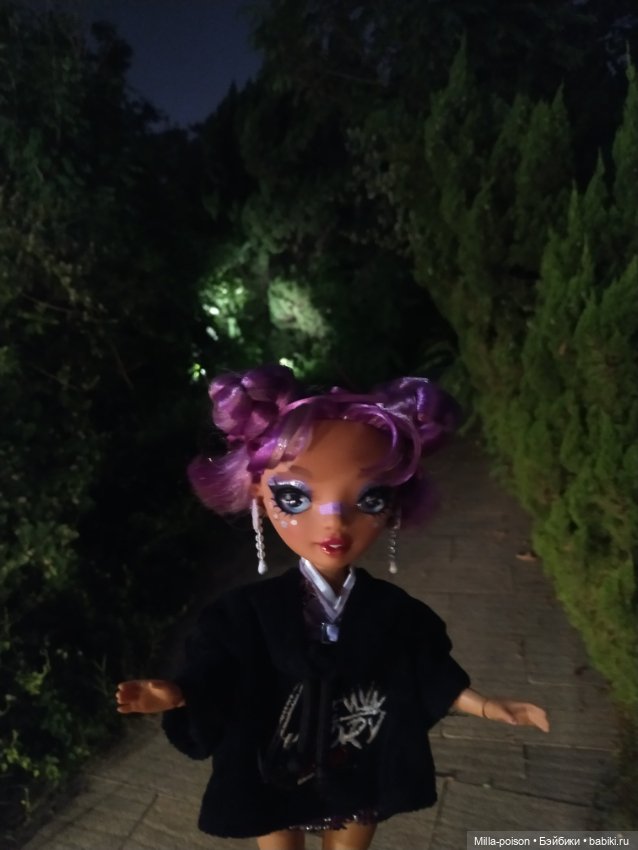 Лила прогулка мистическим вечером