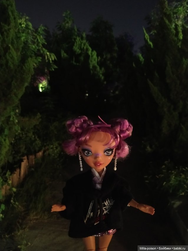 Лила прогулка мистическим вечером