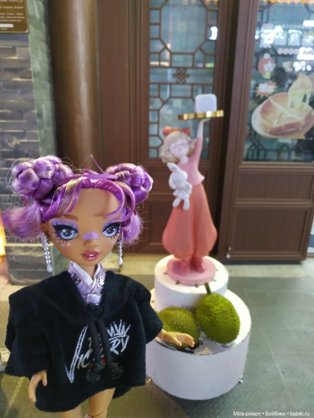 Лила прогулка мистическим вечером