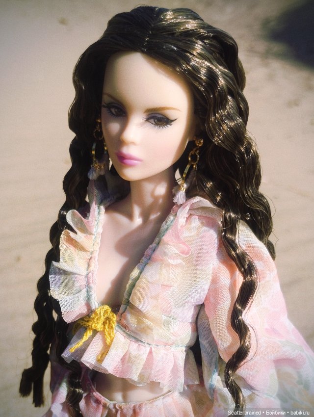 Нежная Тулабелль и песчаный пейзаж