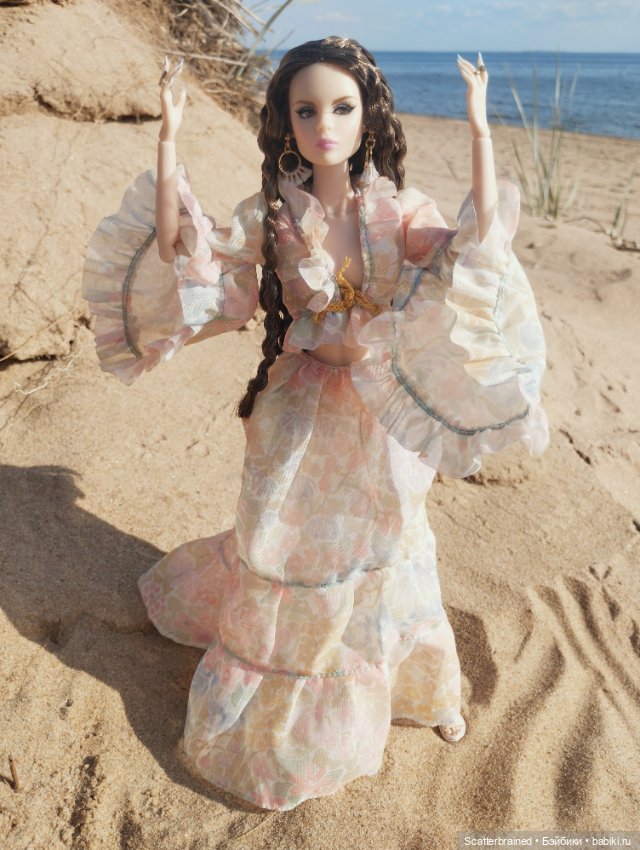 Нежная Тулабелль и песчаный пейзаж