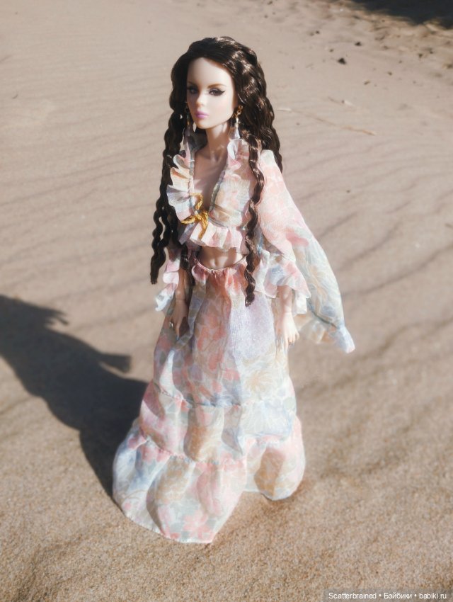 Нежная Тулабелль и песчаный пейзаж