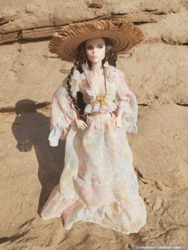 Нежная Тулабелль и песчаный пейзаж