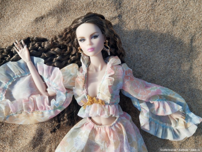 Нежная Тулабелль и песчаный пейзаж