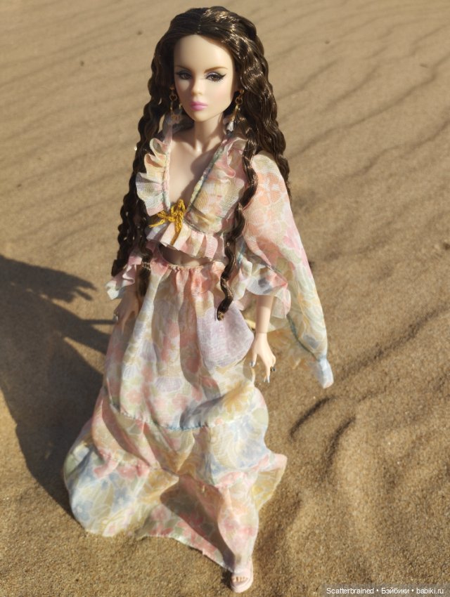 Нежная Тулабелль и песчаный пейзаж