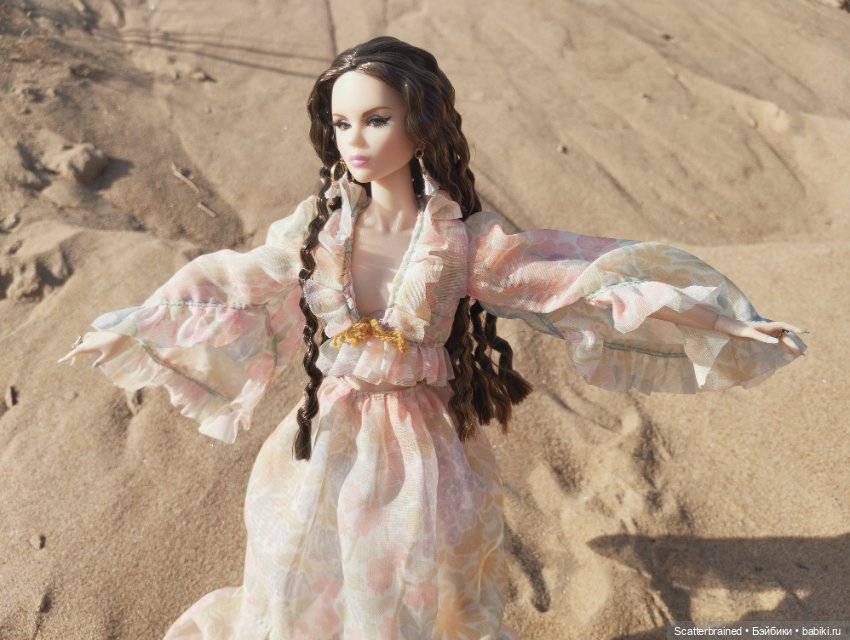 Нежная Тулабелль и песчаный пейзаж