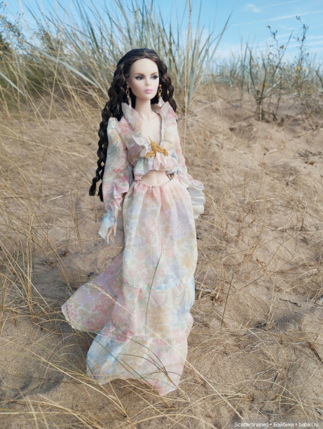 Нежная Тулабелль и песчаный пейзаж