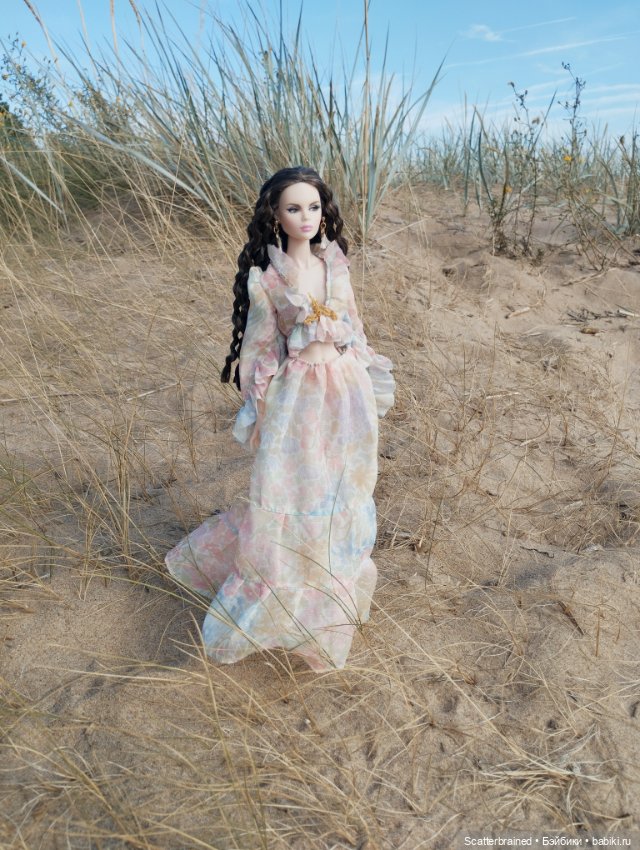 Нежная Тулабелль и песчаный пейзаж