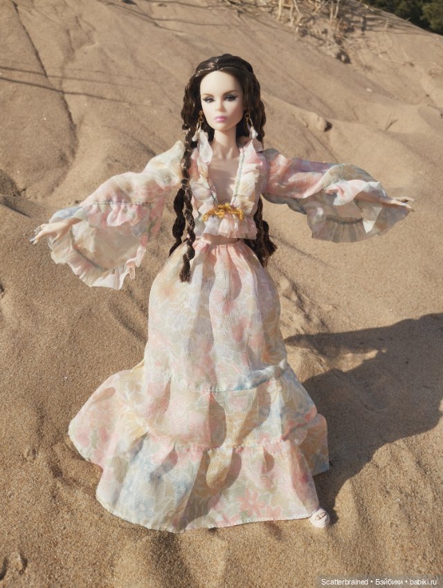 Нежная Тулабелль и песчаный пейзаж