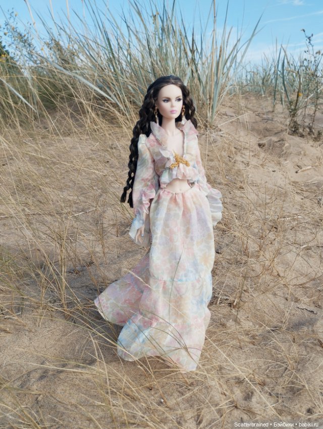 Нежная Тулабелль и песчаный пейзаж