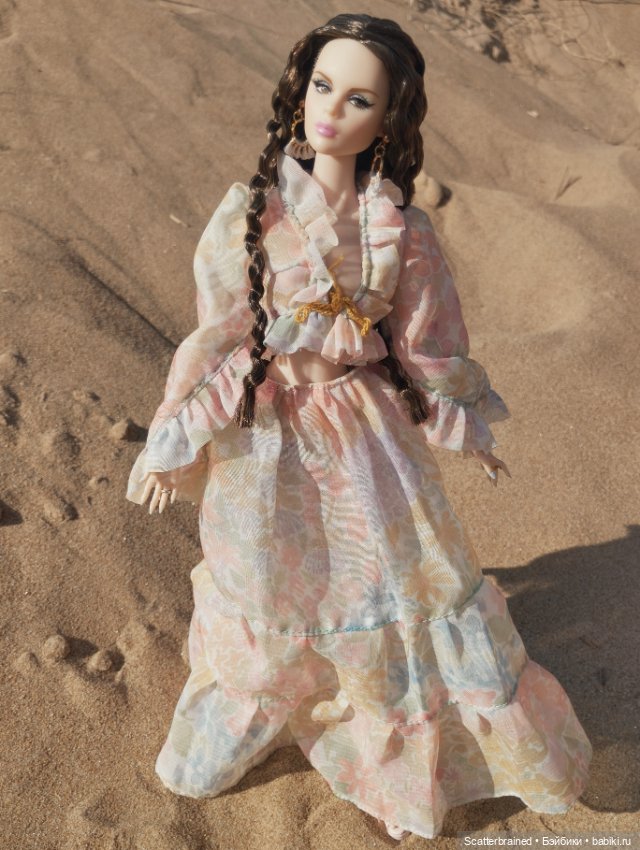 Нежная Тулабелль и песчаный пейзаж