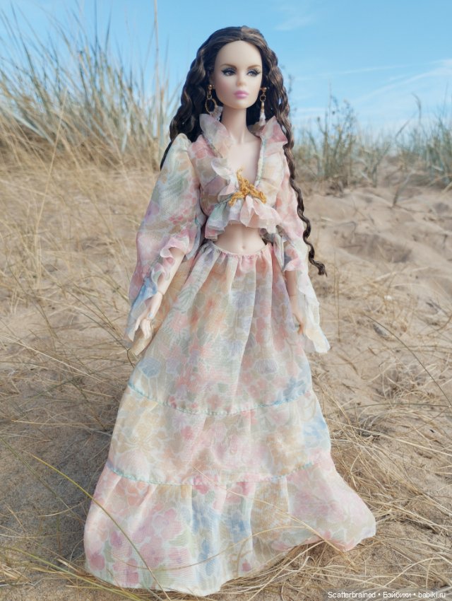 Нежная Тулабелль и песчаный пейзаж