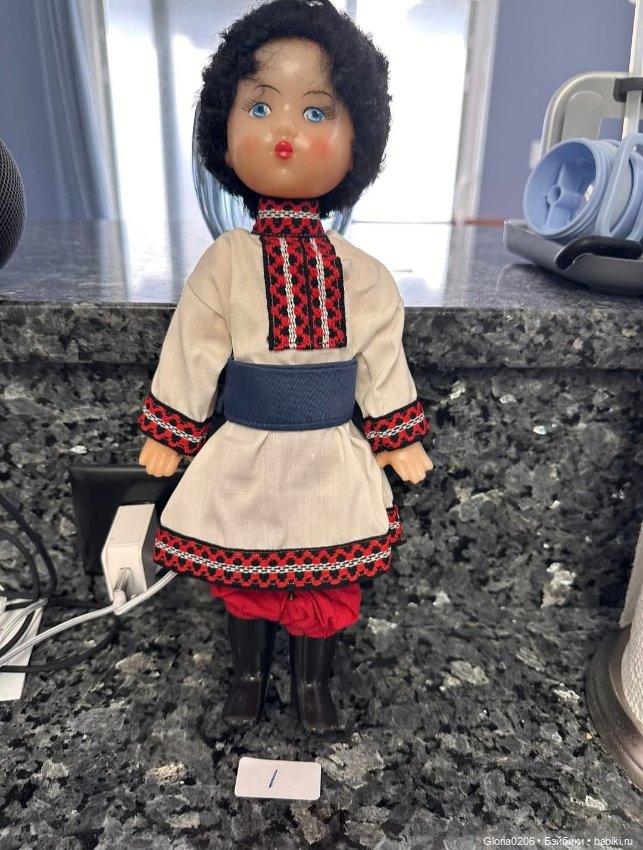 Советская кукла в национальном костюме