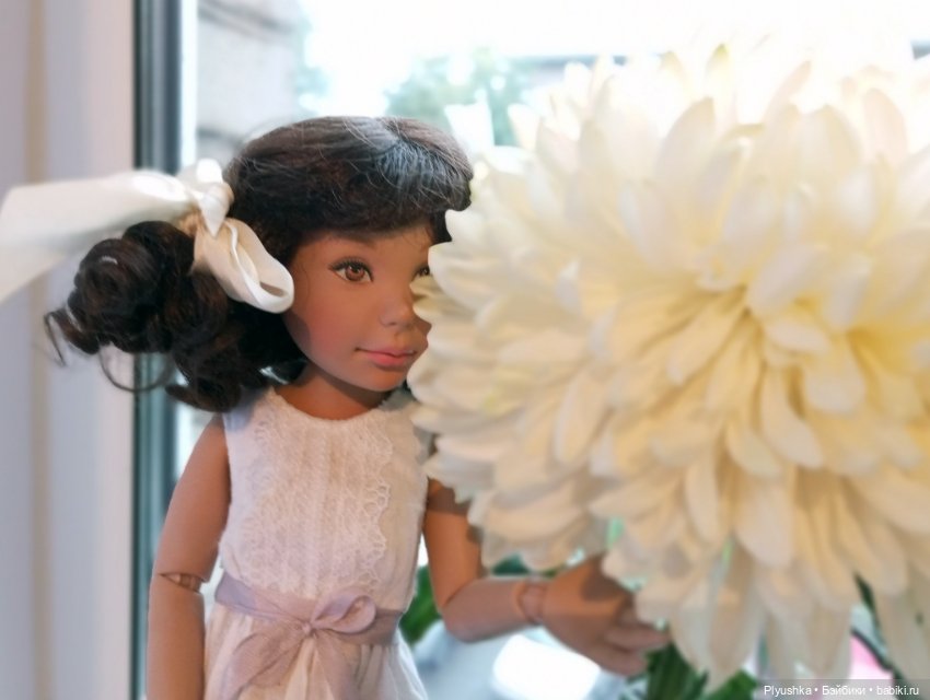 Девочки и букеты — Коллекции игровых кукол (Playline): фото полок (фото 4)