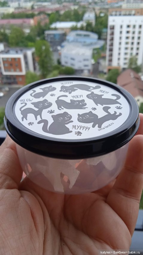 Маленький лисёнок на большой высоте