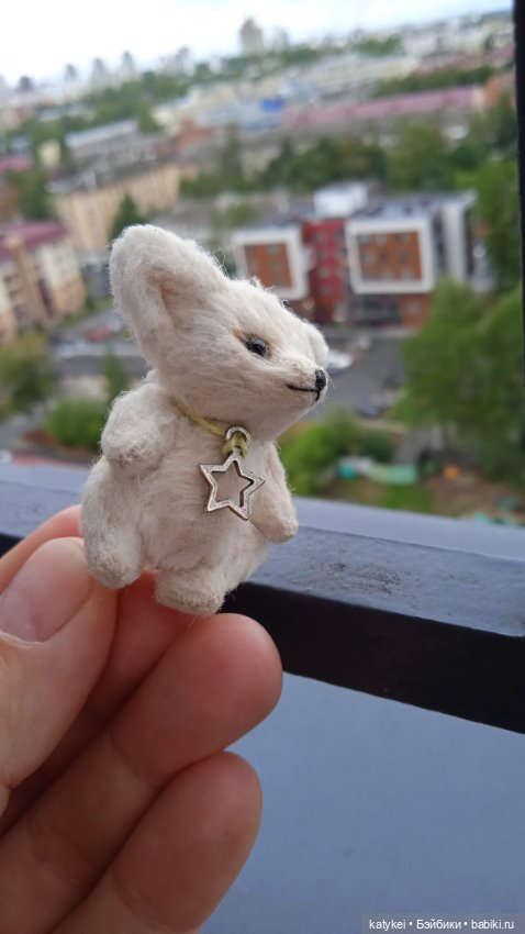 Маленький лисёнок на большой высоте