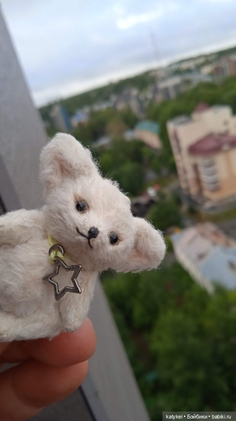 Маленький лисёнок на большой высоте