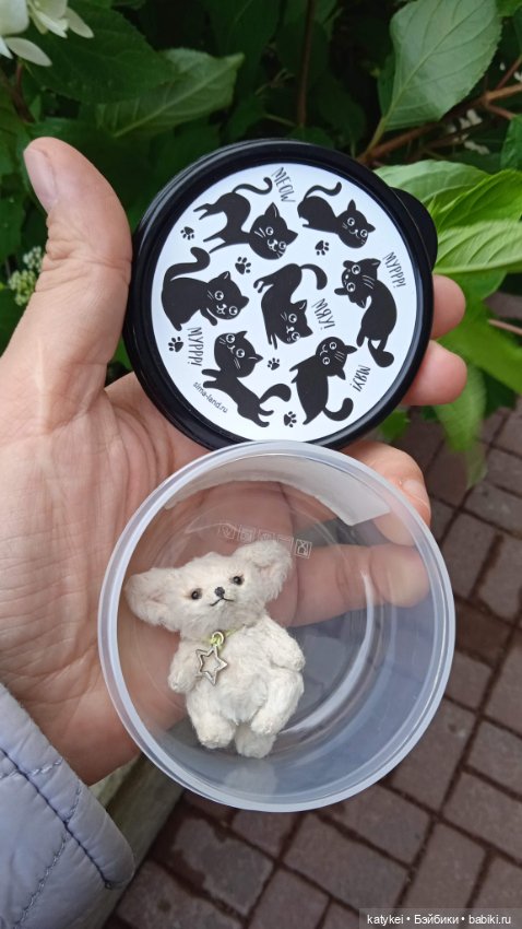 Маленький лисёнок на большой высоте