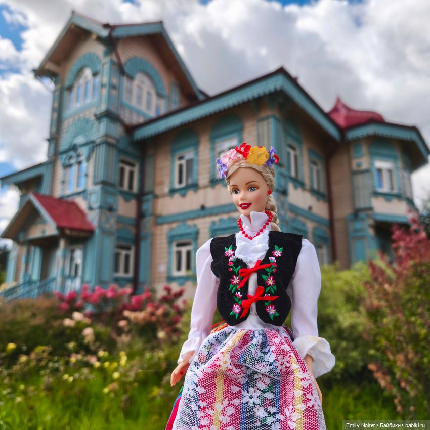 Прогулка в Орловском — Коллекции игровых кукол (Playline): фото полок (фото 3)