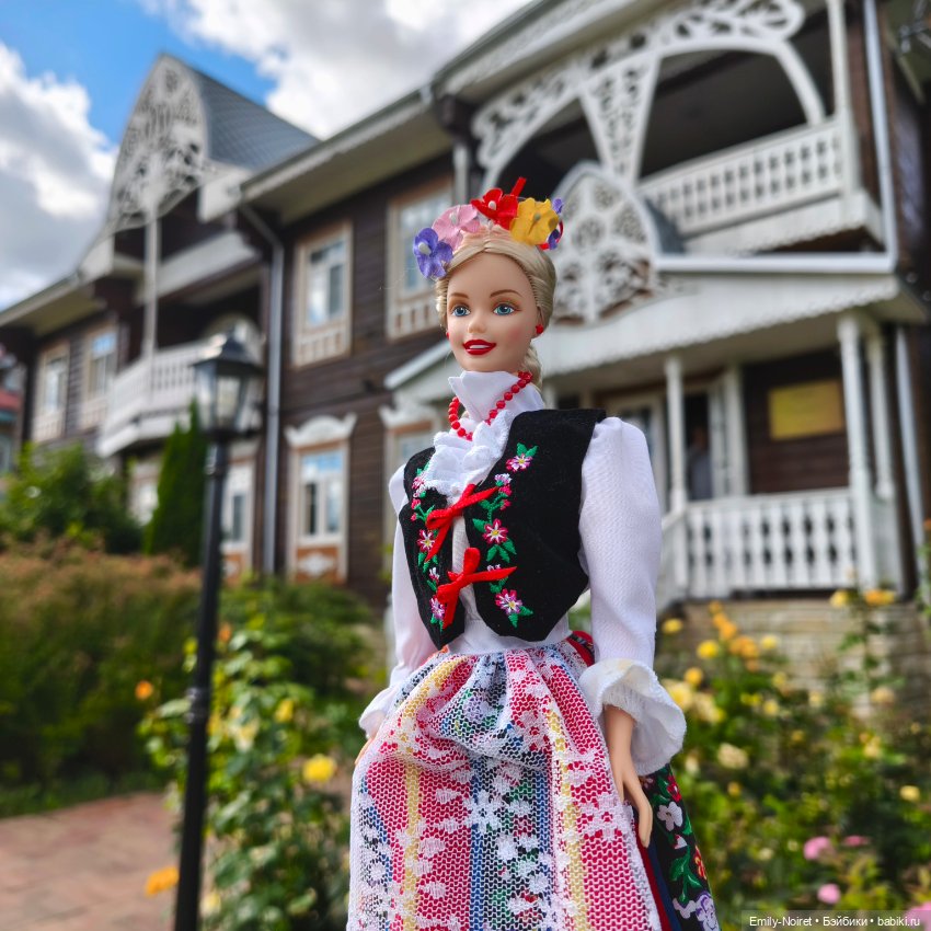 Прогулка в Орловском — Коллекции игровых кукол (Playline): фото полок (фото 2)