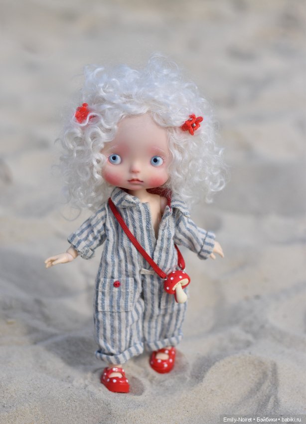 Прогулка в Орловском — Коллекции игровых кукол (Playline): фото полок (фото 10)