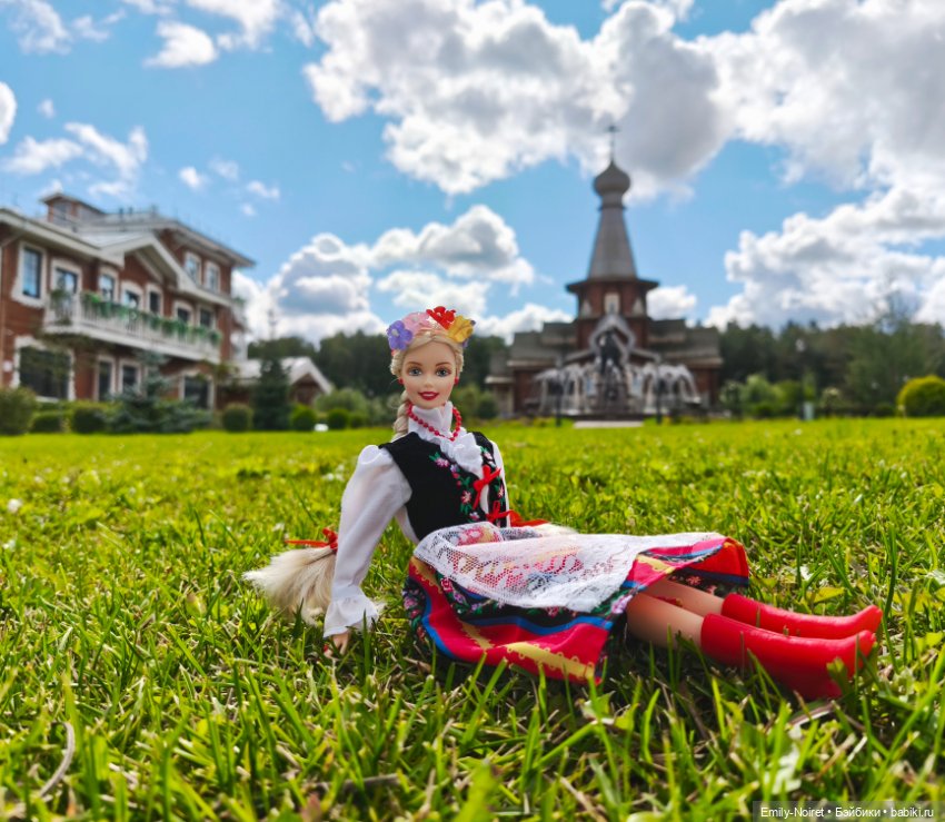 Прогулка в Орловском — Коллекции игровых кукол (Playline): фото полок