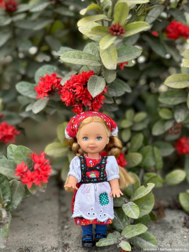 Немного о цвете — Коллекции игровых кукол (Playline): фото полок (фото 3)