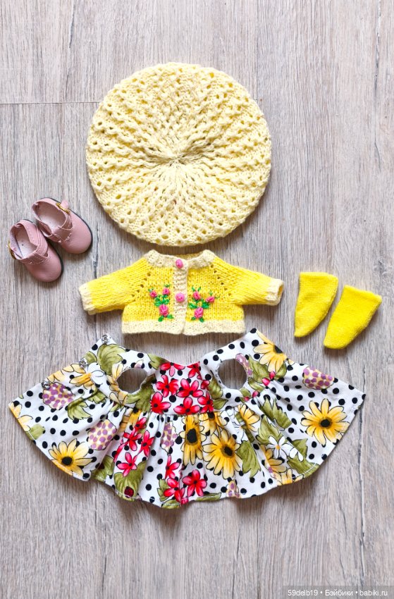 Новый яркий нарядик с вышивкой для Мии 23 см