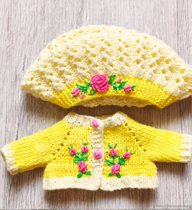 Новый яркий нарядик с вышивкой для Мии 23 см