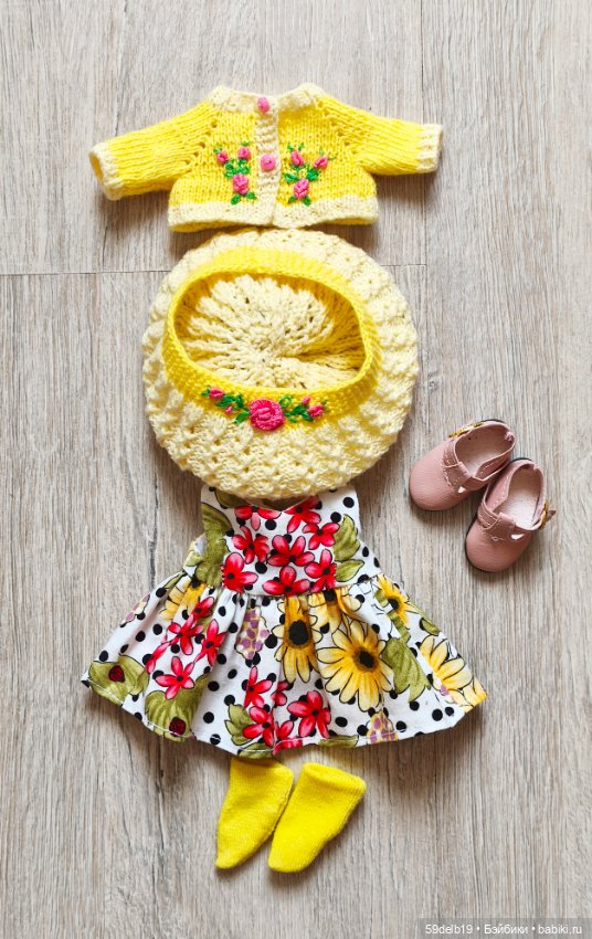 Новый яркий нарядик с вышивкой для Мии 23 см