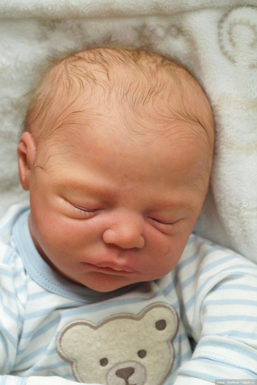 Aerith скульптора Kristie Sohn-Carwithen, автор прототипа Lilly Gold