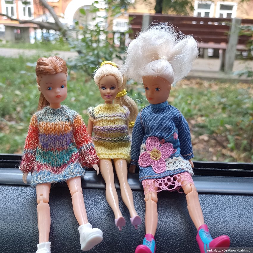 Прогулка с мелкими куклами