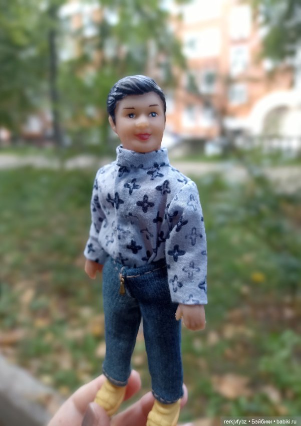 Прогулка с мелкими куклами