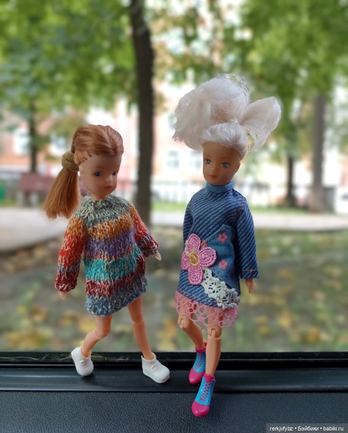 Прогулка с мелкими куклами